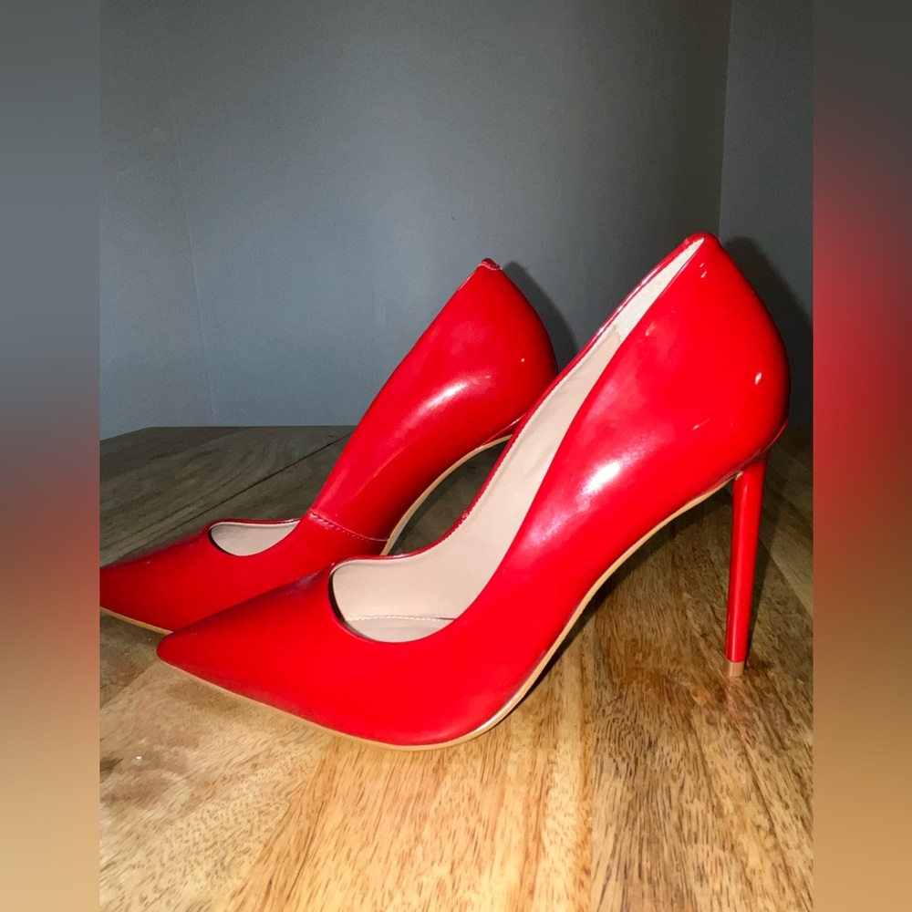 Steve Madden Vala Pointed Toe Pump Patent Leather Red NWOT New